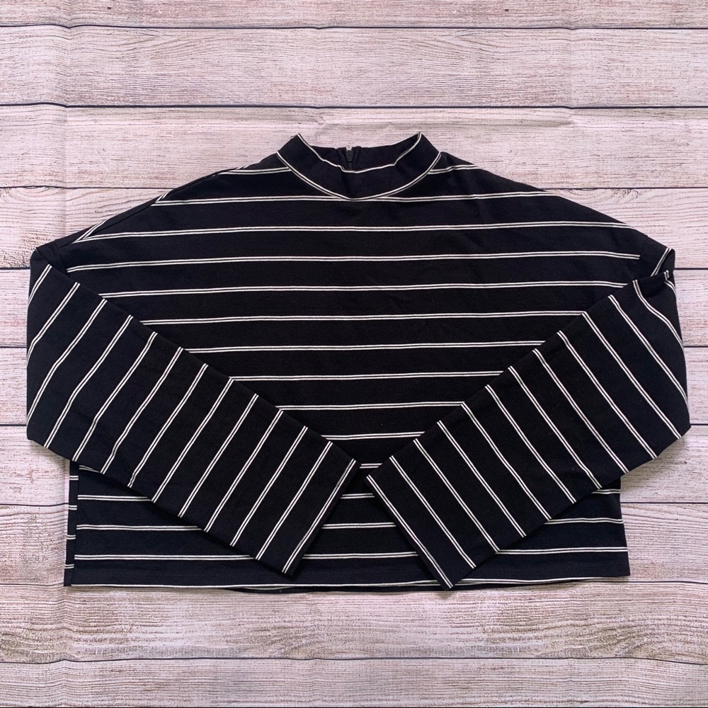 Long sleeve cropped tee